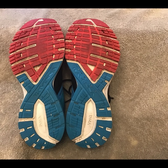 Brooks Ravenna 9 female running shoe. - Picture 2 of 3